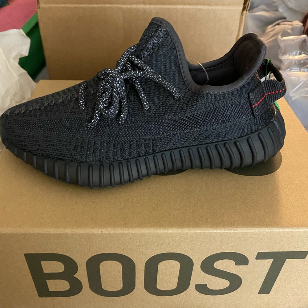 SOLD Yeezy Boost 350 V2 Non-reflective